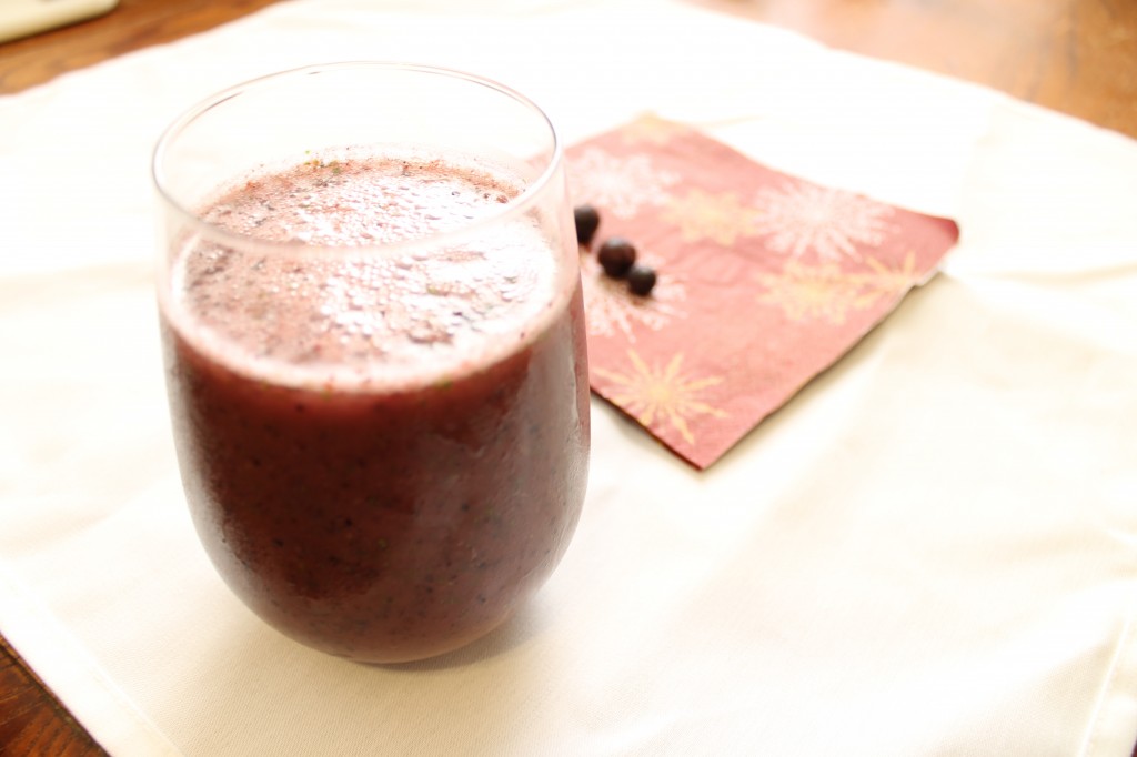 Kale, Banana, and Blueberry Smoothie| Natural Chow
