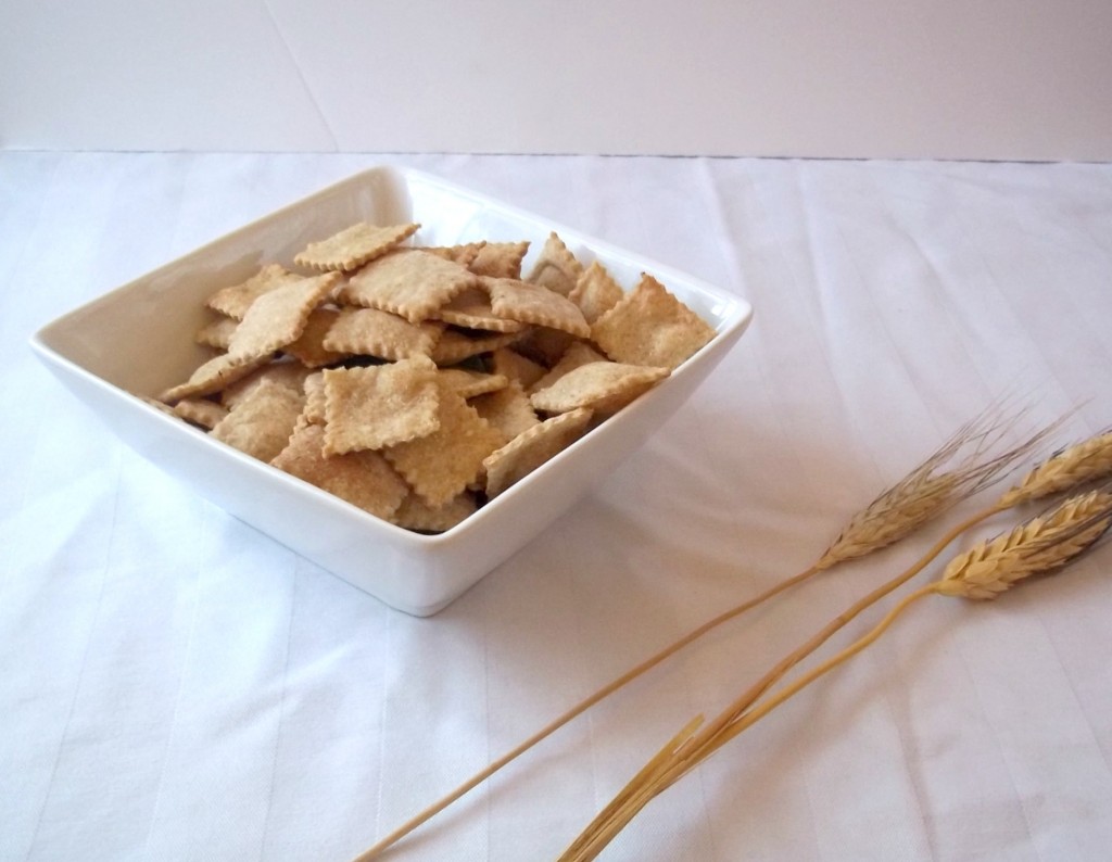 Homemade Whole Wheat Crackers | Natural Chow | http://naturalchow.com