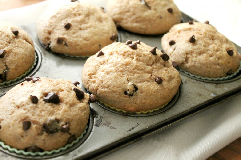 Whole Wheat Chocolate Chip Muffins | Natural Chow | http://naturalchow.com