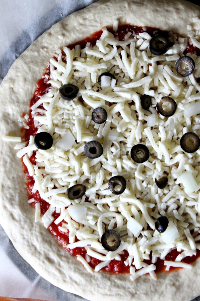 Perfect Homemade Pizza Crust | Natural Chow | http://naturalchow.com