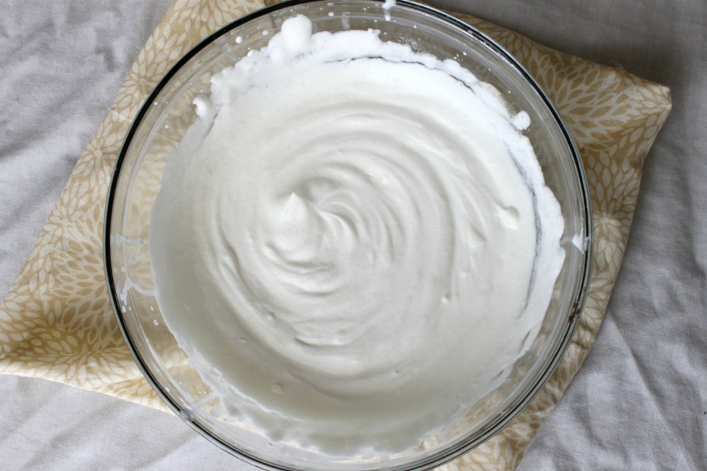 5-Minute Homemade Whipped Cream | Natural Chow | http://naturalchow.com