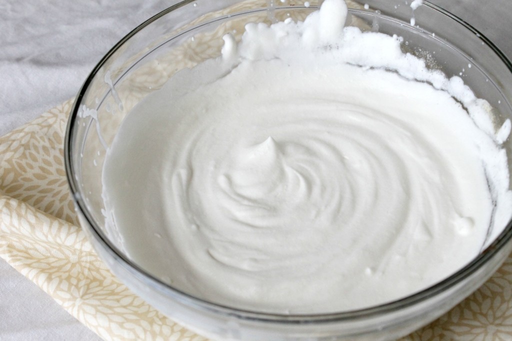 5-Minute Homemade Whipped Cream | Natural Chow | http://naturalchow.com
