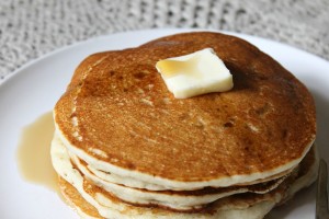 Gluten Free Buttermilk Pancakes | natural Chow | http://naturalchow.com