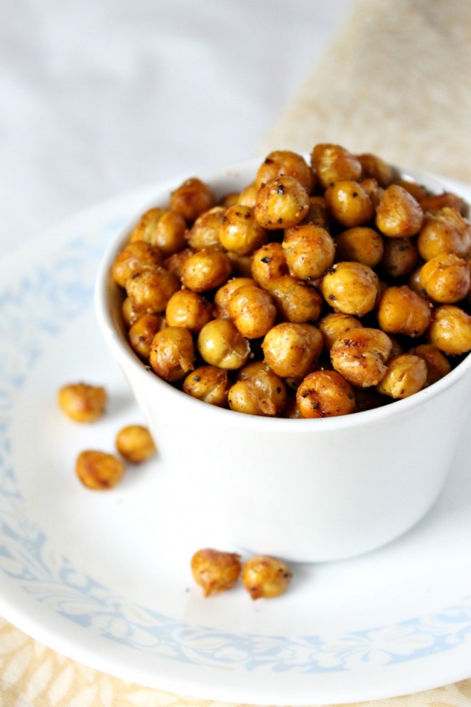 Spicy Roasted Chickpeas | Natural Chow | http://naturalchow.com