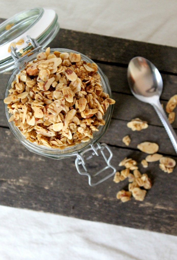 Vanilla Almond Granola Cereal | Natural Chow | http://naturalchow.com