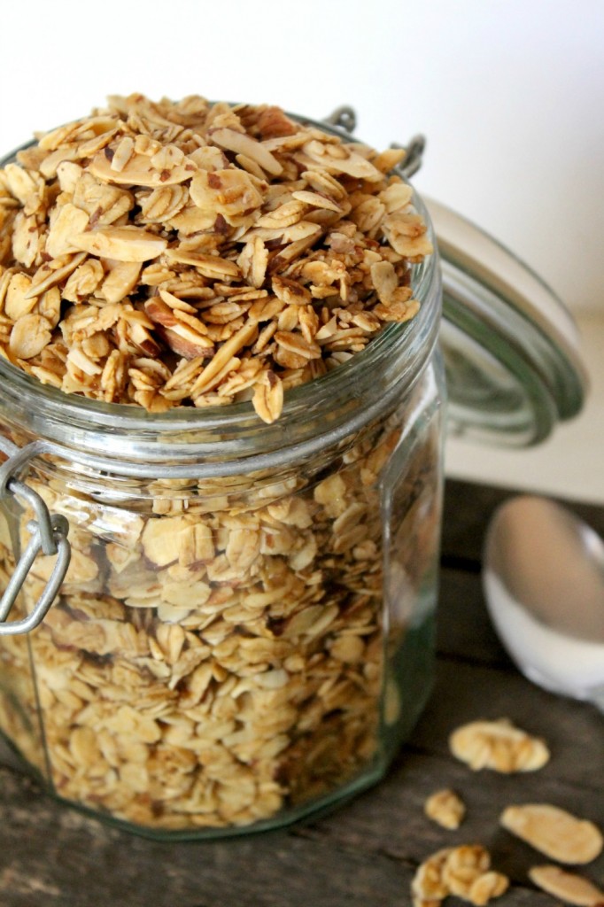 Vanilla Almond Granola Cereal | Natural Chow | http://naturalchow.com