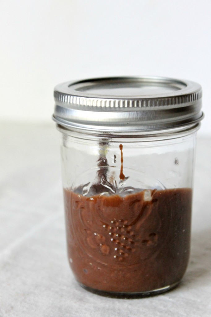 2-Ingredient Homemade Chocolate Sauce | Natural Chow | http://naturalchow.com