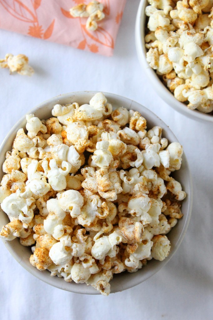Buttery Cajun Popcorn | Natural Chow | http://naturalchow.com