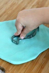 DIY Homemade Playdough | Natural Chow | http://naturalchow.com