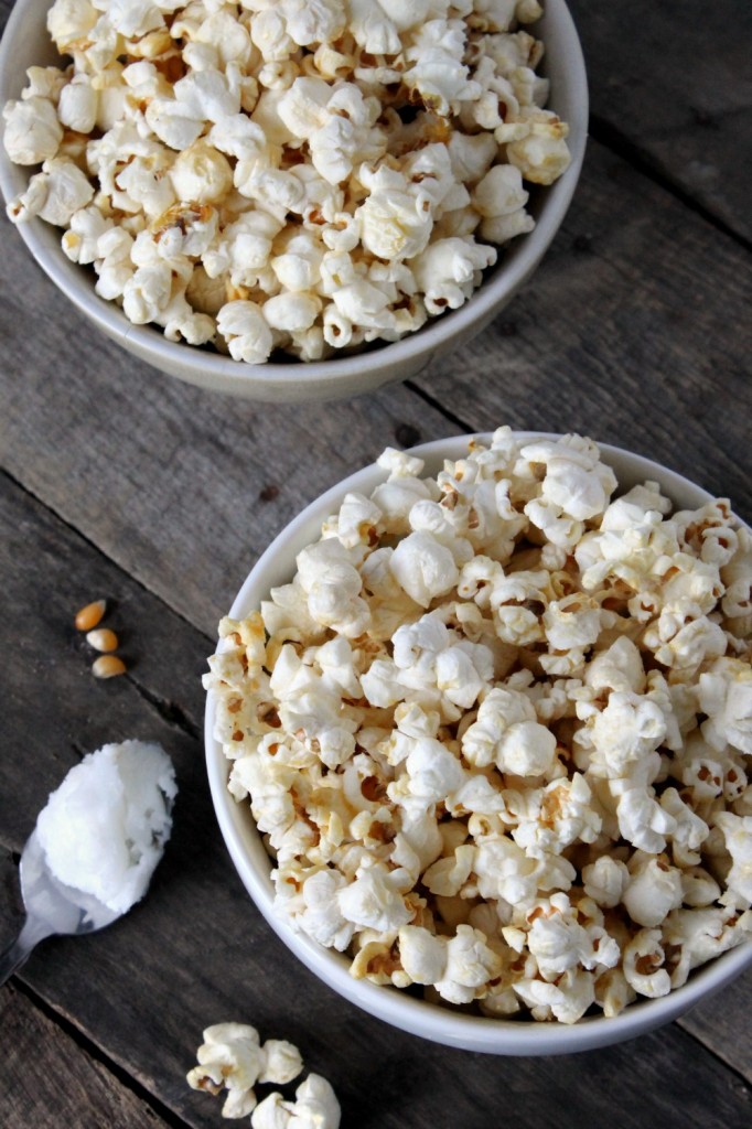 Easy Coconut Oil Kettle Corn | Natural Chow | http://naturalchow.com