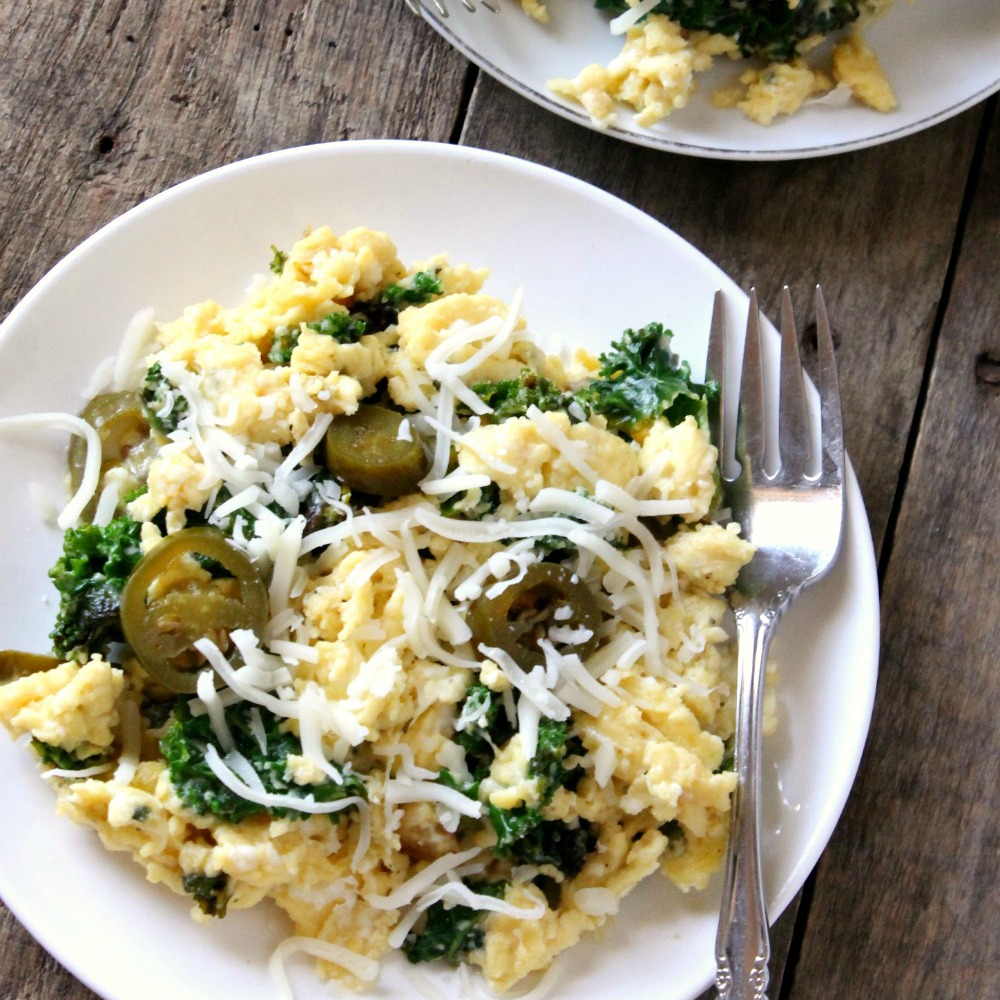 jalapeno kale and garlic egg scramble thumbnail