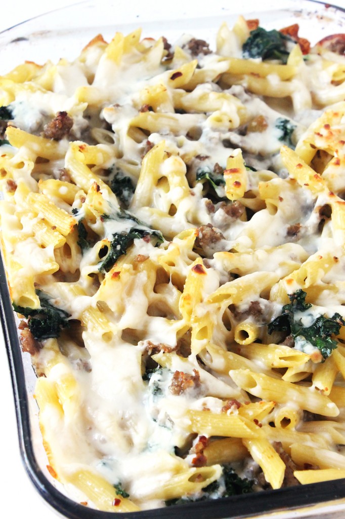 Spicy Sausage and Kale Baked Ziti // Natural Chow // #healthy #recipe #lunch #kale http://naturalchow.com