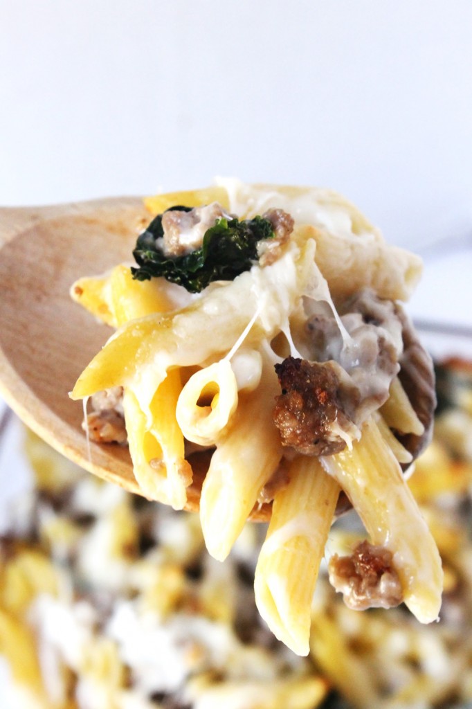 Spicy Sausage and Kale Baked Ziti // Natural Chow // #healthy #recipe #lunch #kale http://naturalchow.com