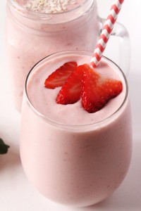 Strawberry Piña Colada Smoothie | Natural Chow #smoothie #healthy #pinacolada #summer #beverage via @margaretdarazs http://naturalchow.com