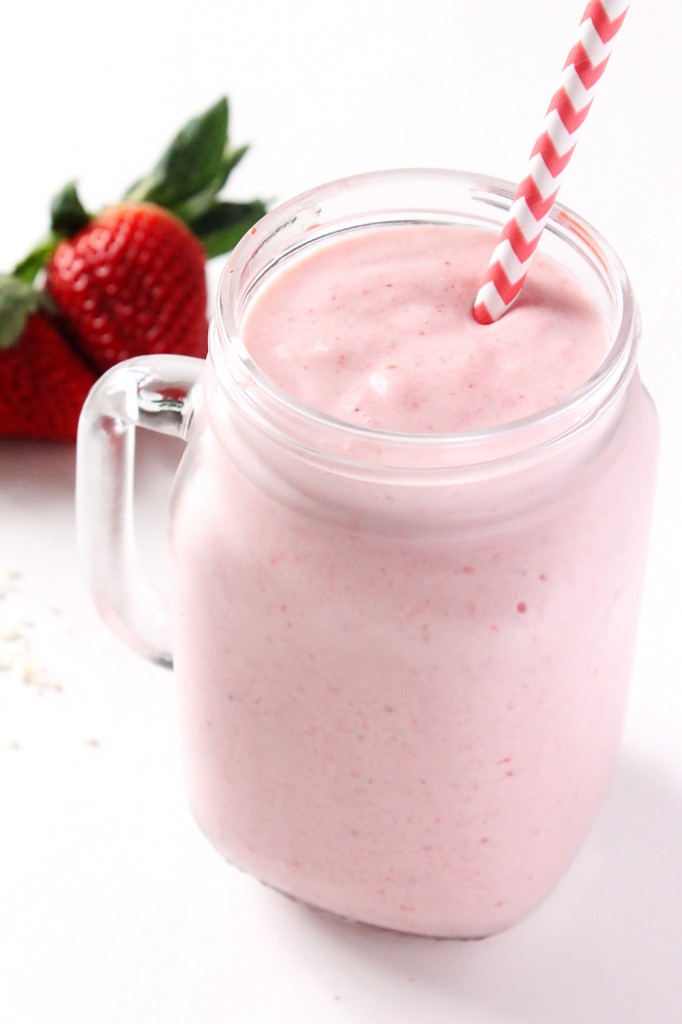 Strawberry Piña Colada Smoothie | Natural Chow #smoothie #healthy #pinacolada #summer #beverage via @margaretdarazs http://naturalchow.com
