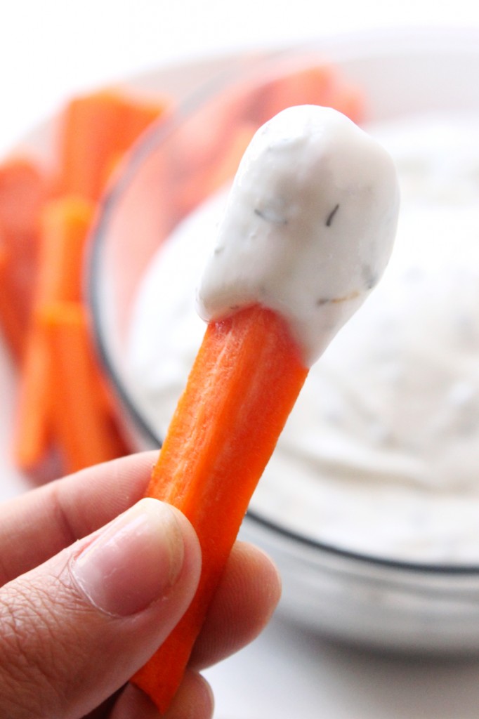 Greek Yogurt Ranch Dip // A low-calorie healthy ranch dip that's sure to impress any crowd! | http://naturalchow.com
