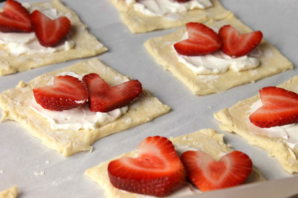 These Strawberries and Cream Pastries are sure to be a new family favorite! Made with 5 simple ingredients, it couldn't be easier to put together these gorgeous pastries. 